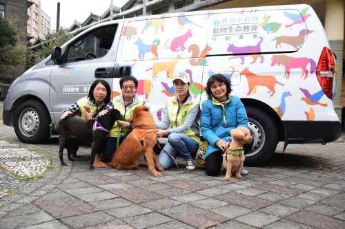 竹市愛護動物講座校園巡迴開跑 行動專車帶狗狗進學校扎根生命教育